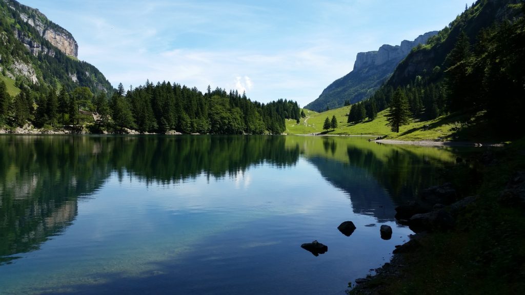 Why you should buy a house in the swiss alps: Mountain Lake