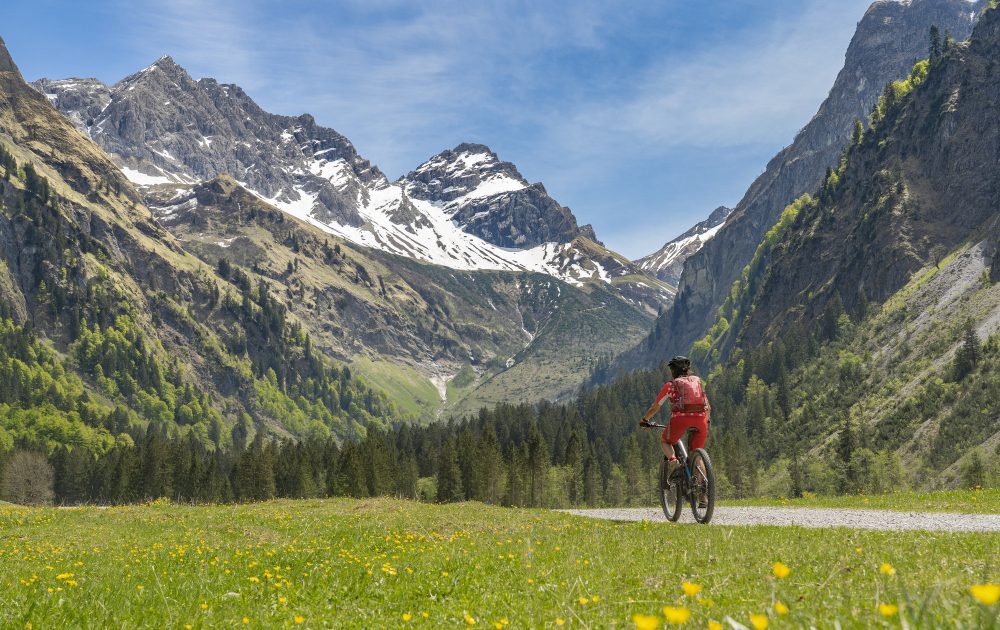 Cycling in the French Alps Cycling in the French Alps